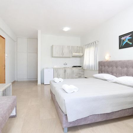 Vicky Apartment Hanioti Luaran gambar
